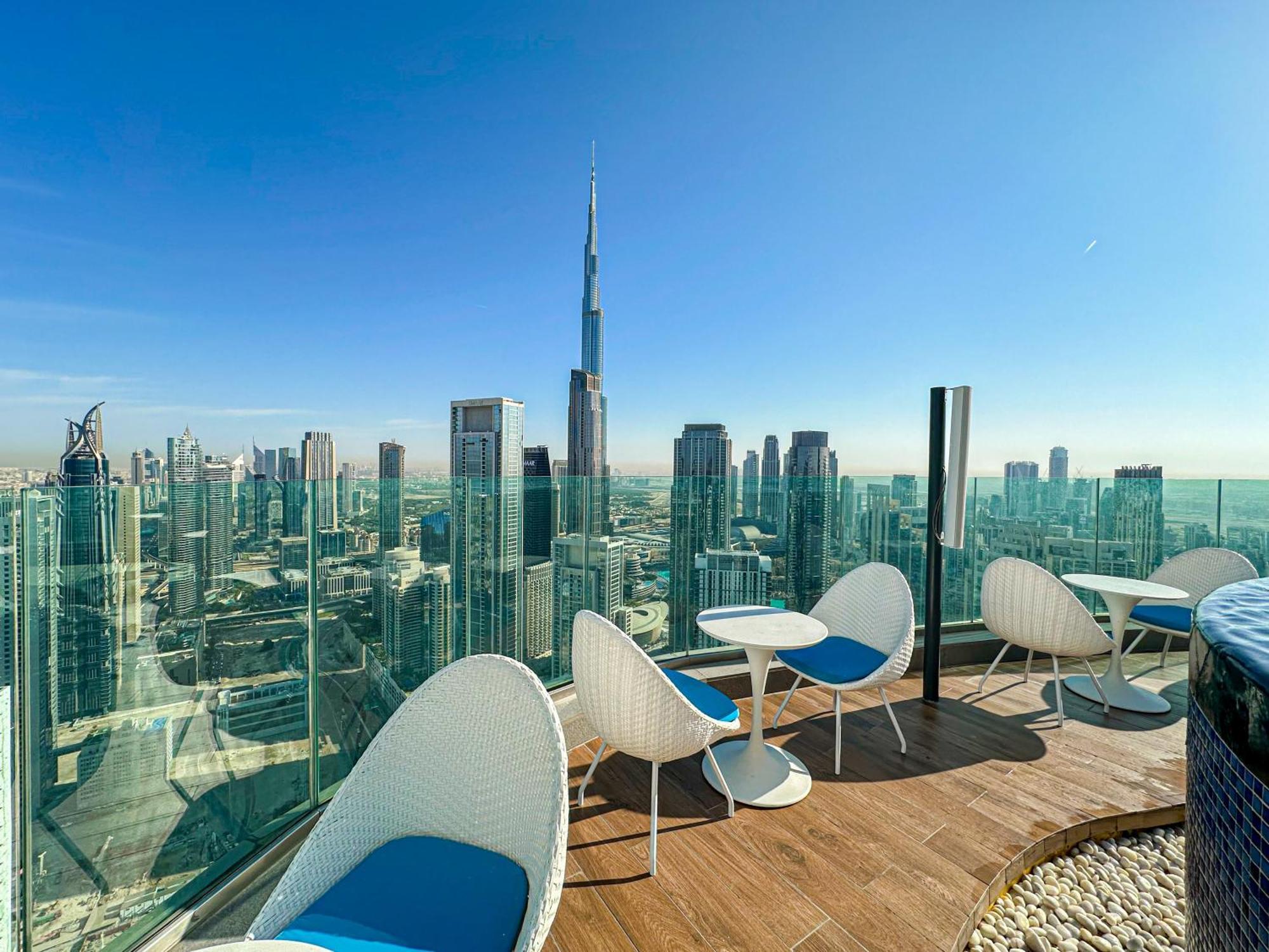Burj Khalifa View Balcony With 64th Floor Infinity Pool In Paramount Midtown Appartement Dubai
